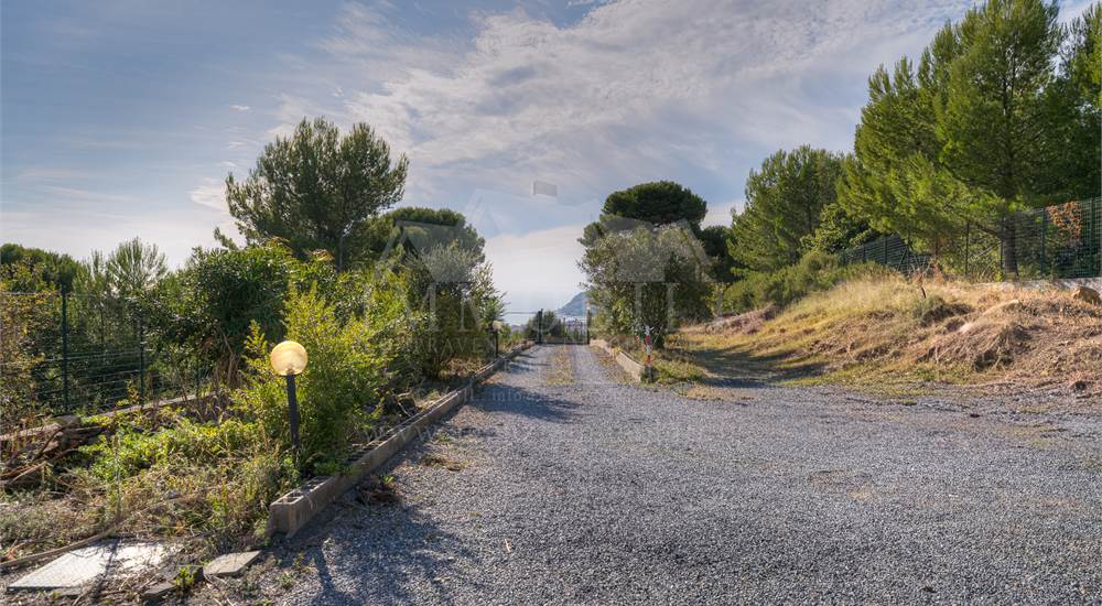 viale privato in corte